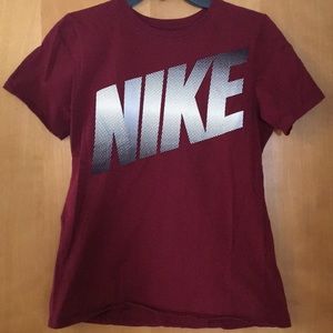 Nike maroon T-shirt